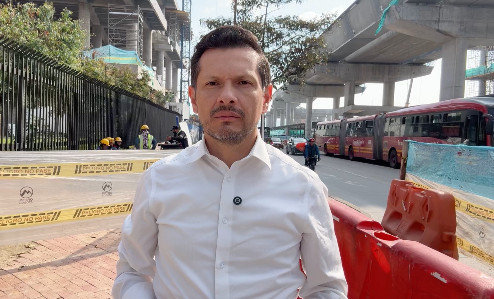 Concejal Samir Bedoya frente a las obras del Metro de Bogotá