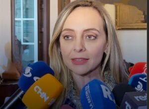 2. Con el objetivo de promover la formalización y el desarrollo económico del país, hemos decidido apoyar el archivo de la Reforma Laboral.