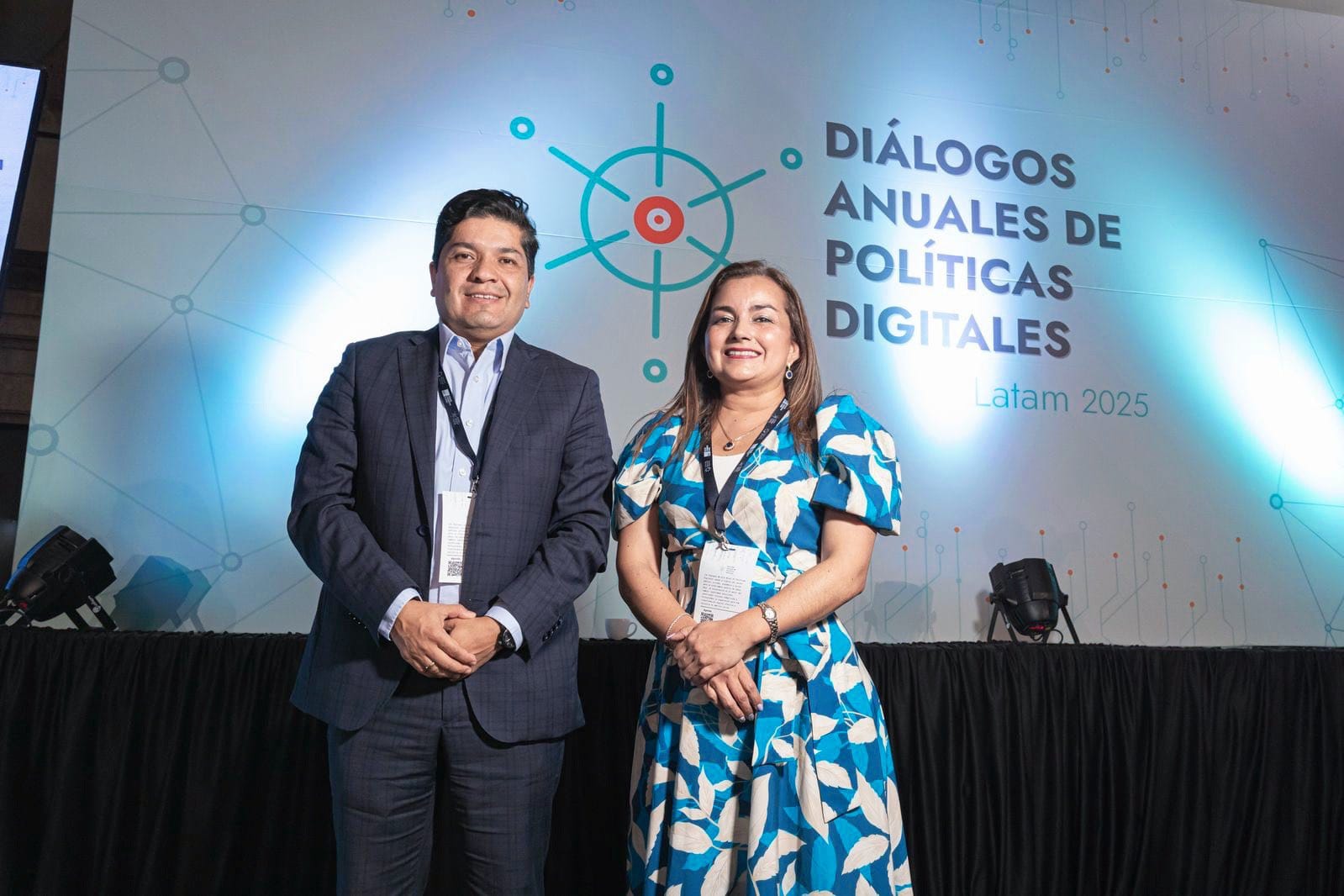 Congresistas del Partido MIRA en el foro APD 2025 en Ciudad de México, presentando propuestas para proteger a la niñez en Internet.