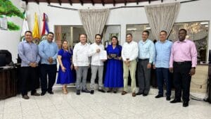 María Echavarría en su posesión como concejala del Partido MIRA en Chigorodó, acompañada de líderes del movimiento