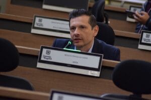 Debate en Bogotá sobre el 50% de cibercrímenes de abuso infantil.